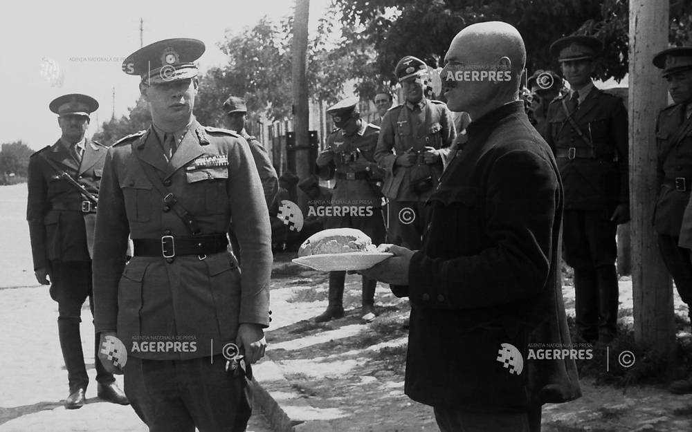  Встреча короля Михая и маршала Антонеску. С караваем мер Тирасполя Пётр Торпан   3